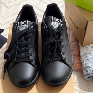 KURU Classic Black Lace-Up Sneakers